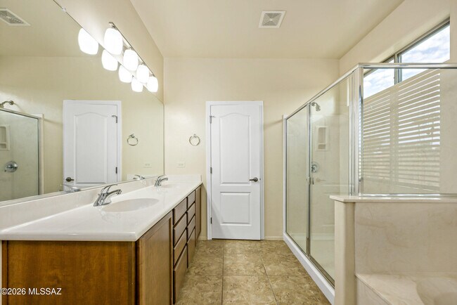 Building Photo - 4261 N Golden Ridge Ln