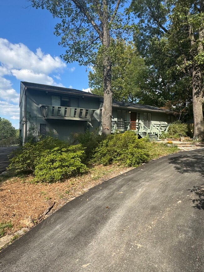 Building Photo - 210 Lake Rd