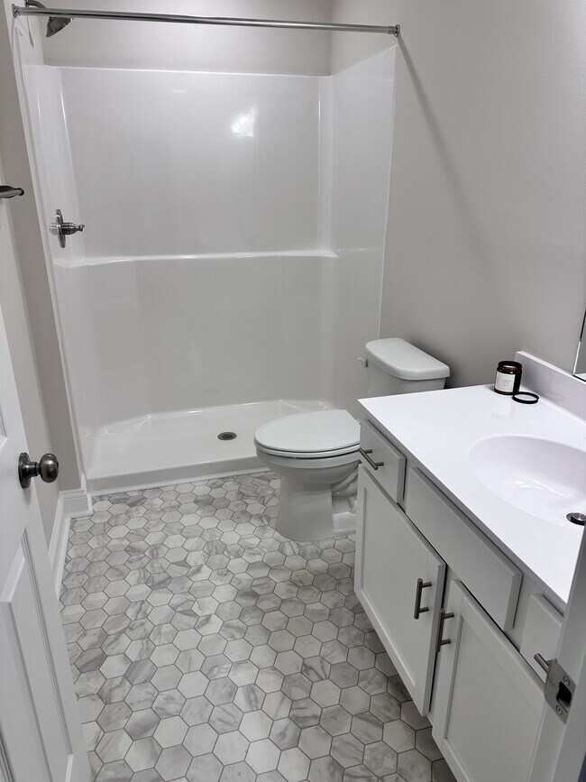 Building Photo - 175 Loren Rd