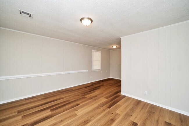 Building Photo - 1216 Beechdale Rd