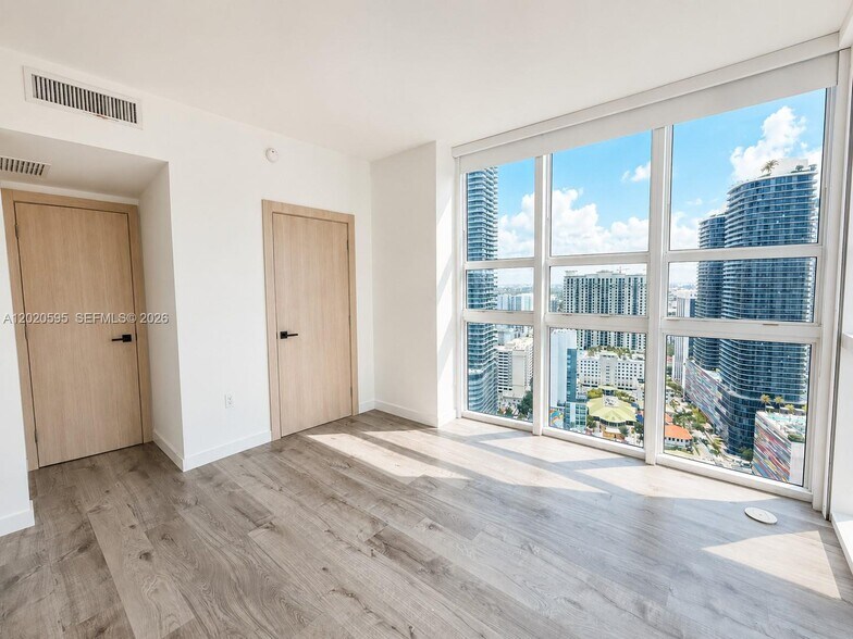 Building Photo - 951 Brickell Ave