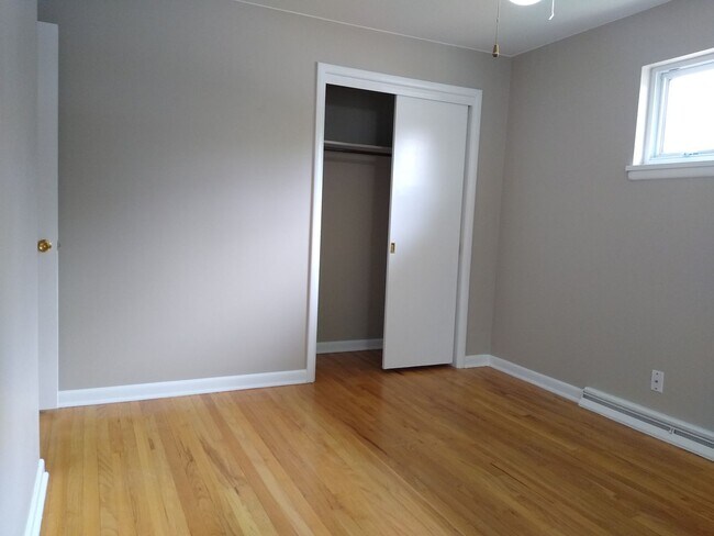 Building Photo - Stunning 4 bedroom 2 bath Virginia Village...