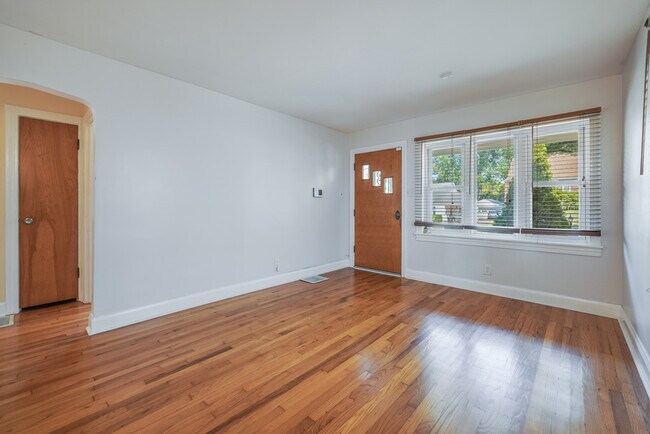 Building Photo - 3000 Meade Ave