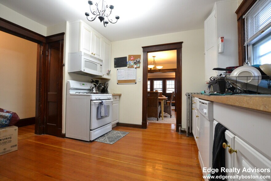 Building Photo - 8 Niles St