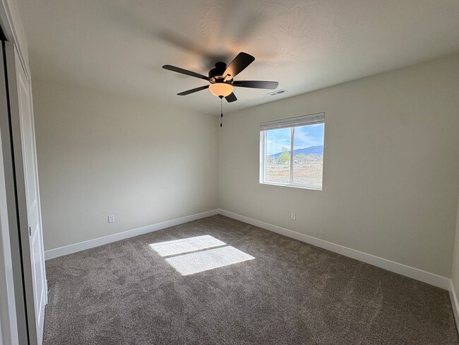 Building Photo - Brand New Townhome