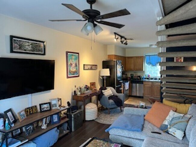 Building Photo - 301 Seattle St