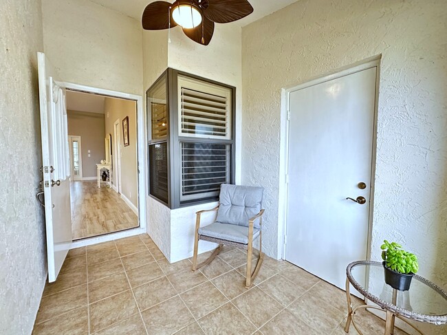 Screened in Porch - 7723 SE Sugar Sand Cir