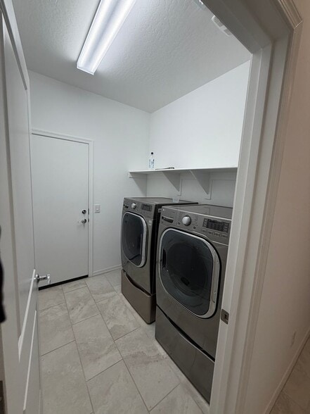 Building Photo - 10924 E Texas Ave