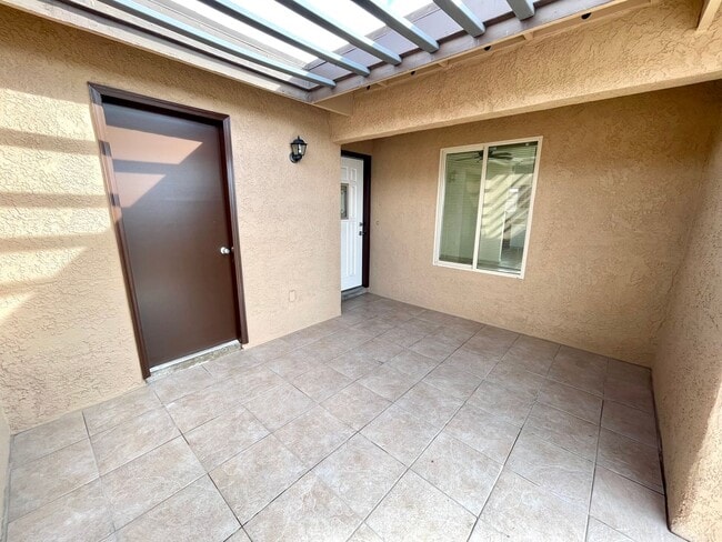 Building Photo - Cute 3 Bedroom Home in Lake Havasu City!- Available Soon!