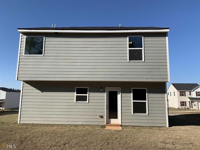 Building Photo - Wow! Like new, 3 bed, 2.5 baths, tile floo...