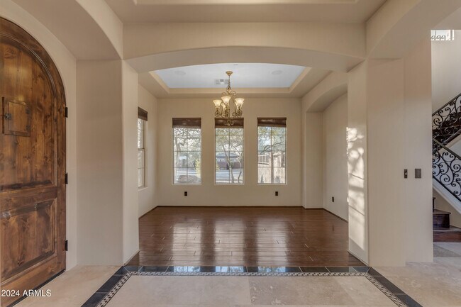 Building Photo - 2322 E Samantha Way