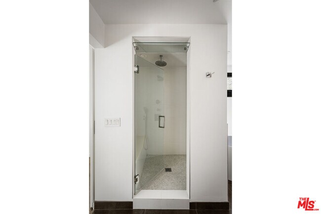 Building Photo - 2425 Rinconia Dr