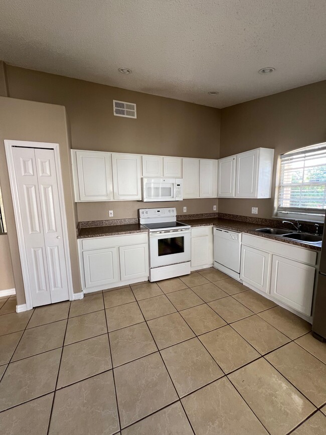 Building Photo - 4714 Prairie Point Blvd