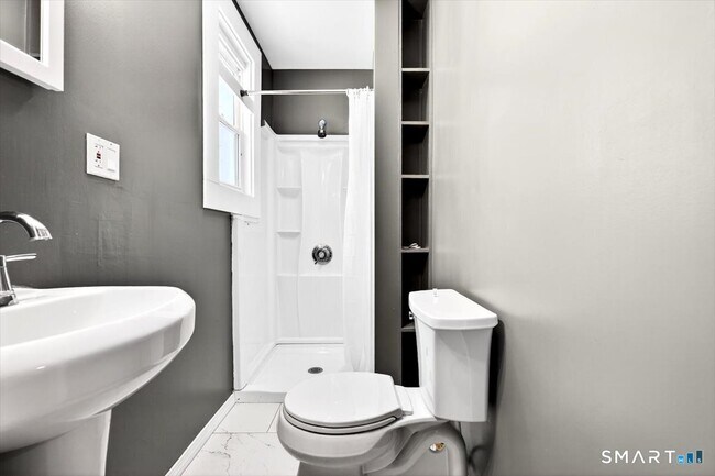 Building Photo - 408 East Ave