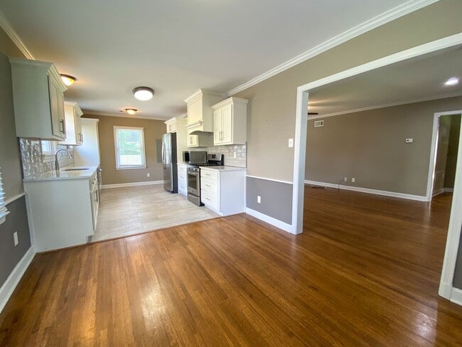 Building Photo - Nicely updated home in High Point Terrace
