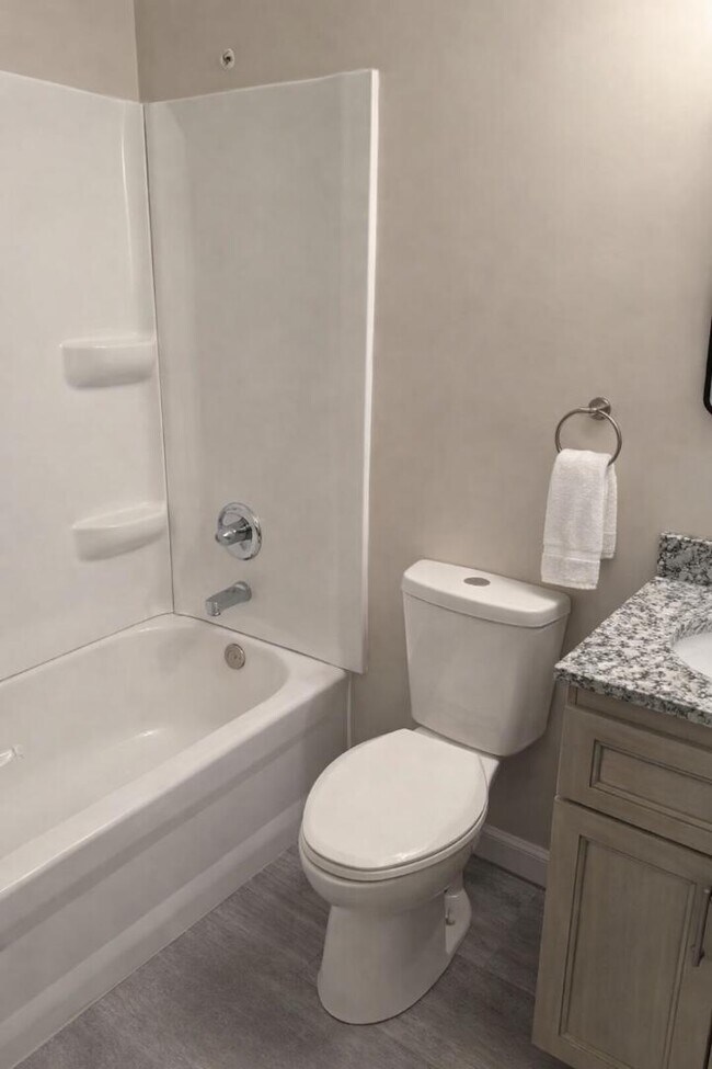 Building Photo - 1102 Asbury Cir E