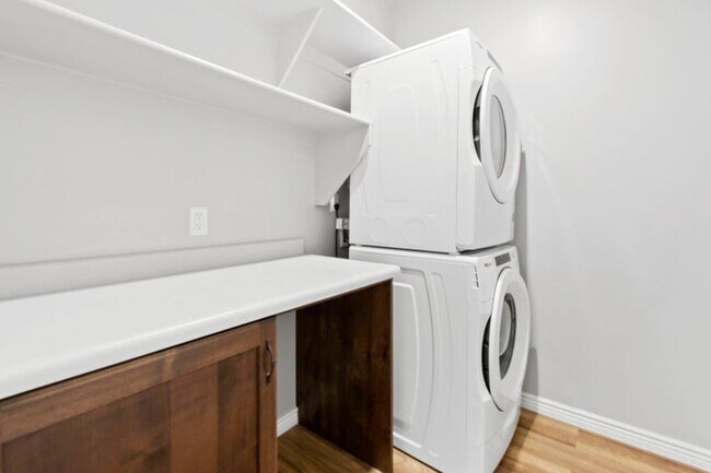 Building Photo - 1706 Honeycomb Dr