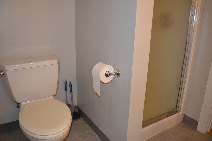 Bathroom 2 - 63 Freeman St