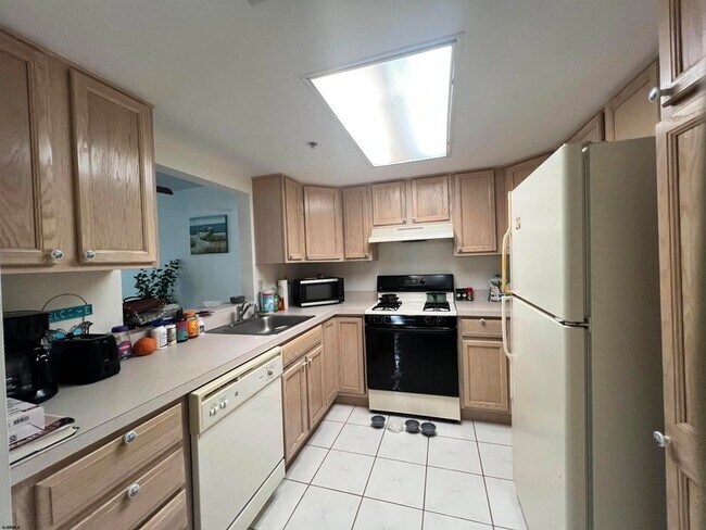 Building Photo - 4310 Dolphin Ave