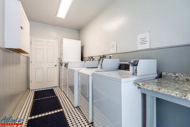 Building Photo - 642 Blythe Ct