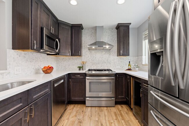 Building Photo - Recently Updated Home in Prime Sunnyside Neighborhood!