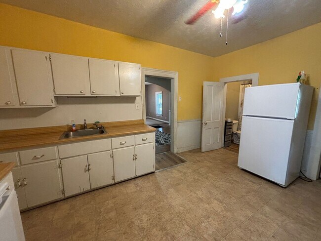 Building Photo - Italian Estates Property Management