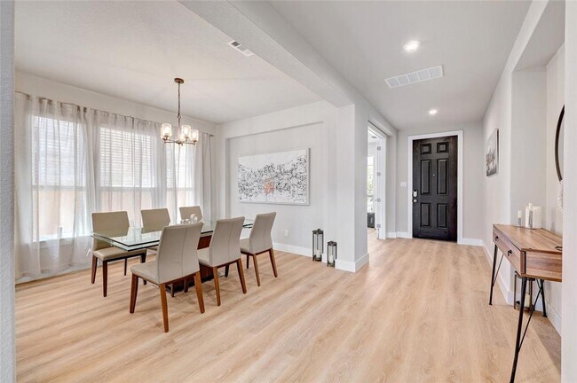 Building Photo - 317 Rock Knl St