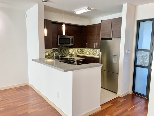 Building Photo - Chic 1BD/1BA in the Heart of Hayes Valley!...