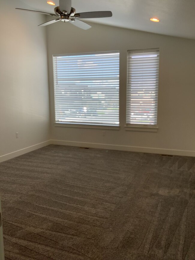 Building Photo - MOVE IN SPECIAL-$500 OFF FIRST MONTHS RENT...