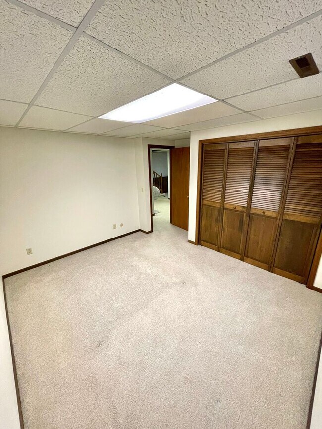 Building Photo - ~Applications Pending~ RENT SPECIAL ~ HOLIDAY MERRINESS ~ Beautiful 4 bedroom cul-de-sac home for...