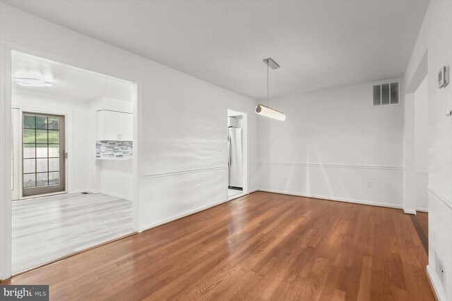Building Photo - 1550 McLean Commons Ct