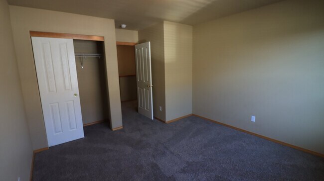 Building Photo - 3/2.5 Townhome in Redmond