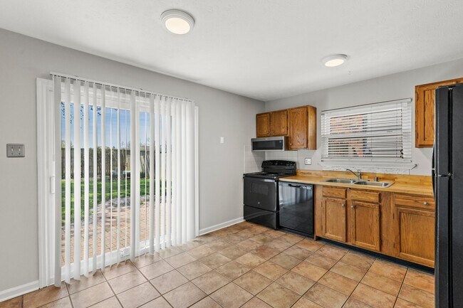 Building Photo - 1576 Springfield Dr