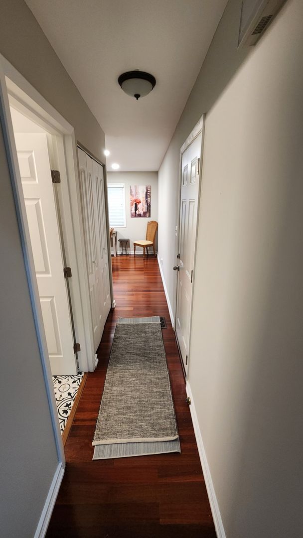 Building Photo - Charming 4BR House in Woodridge