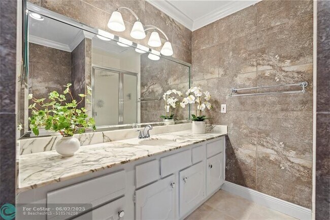 Building Photo - 5100 N Ocean Blvd