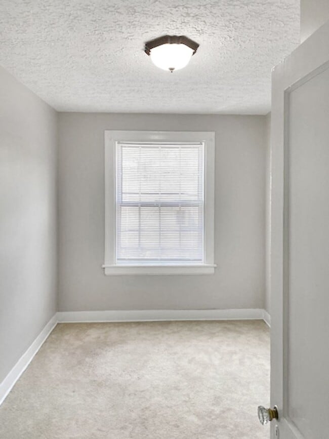 Building Photo - Sophisticated Living in The Fan: 2 Bedroom...