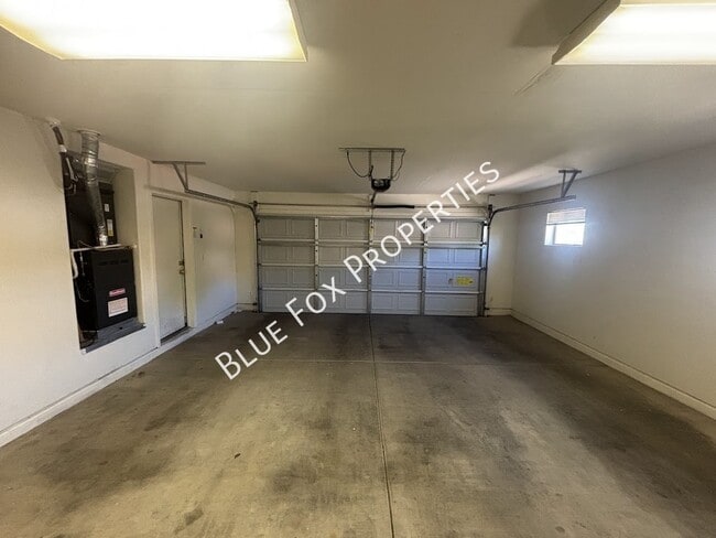 Building Photo - 270 E Shore Cliff Pl