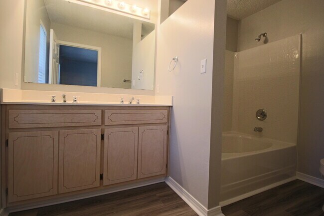 Building Photo - 414 Whirlaway Ct