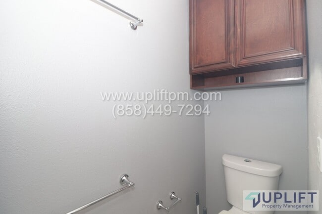 Building Photo - Beautiful 4BR/3BA Townhouse for Lease in Legacy Walk - Southcrest