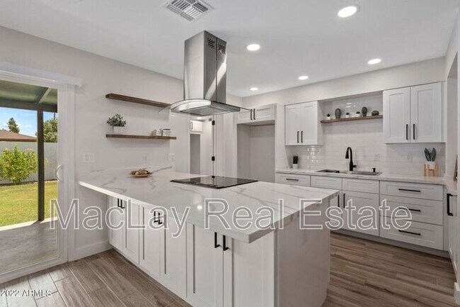 Building Photo - 409 N Arrowhead Dr