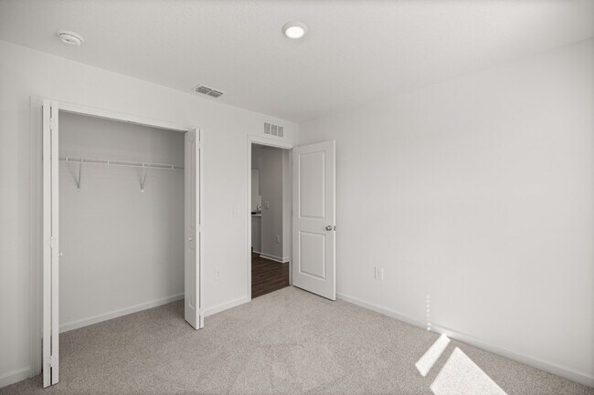 Building Photo - 3 Bedroom Home in NE Ocala – Available Early September!