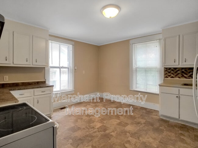 Building Photo - 522 Perry Ave