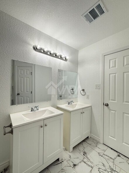 Building Photo - 4103 Sunrise Glade Dr