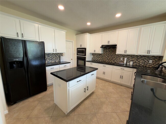 Building Photo - 4110 Royal Plantation Ln