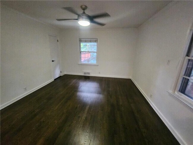 Building Photo - 2348 Clairmont Rd
