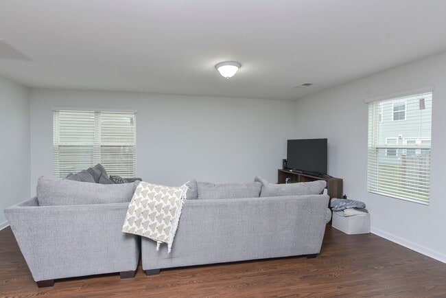 Building Photo - Modern Comfort in a Quiet Cul-de-Sac – 3 B...
