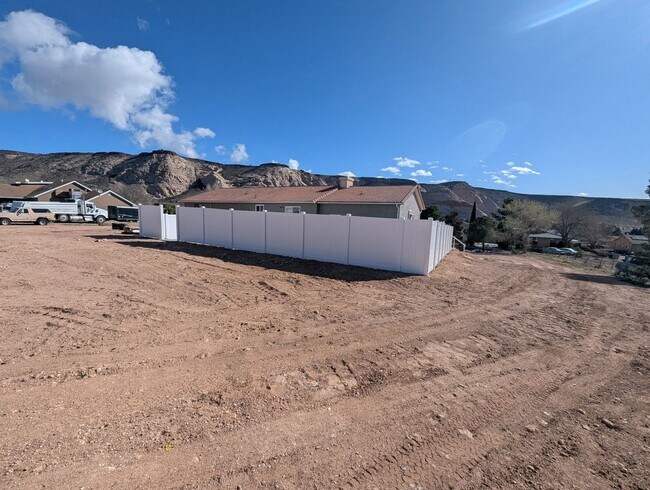 Building Photo - Quiet neighborhood, 3 bedroom, 2 bath home, huge front patio/deck, RV parking!