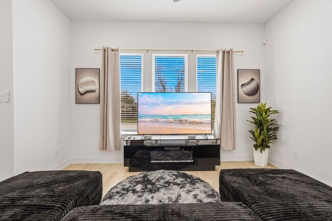 Building Photo - 6528 Weston St