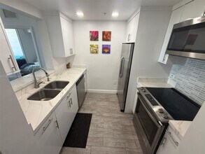 Building Photo - 2600 SW 27th Ave