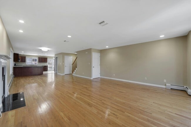 Building Photo - 530A 1st St